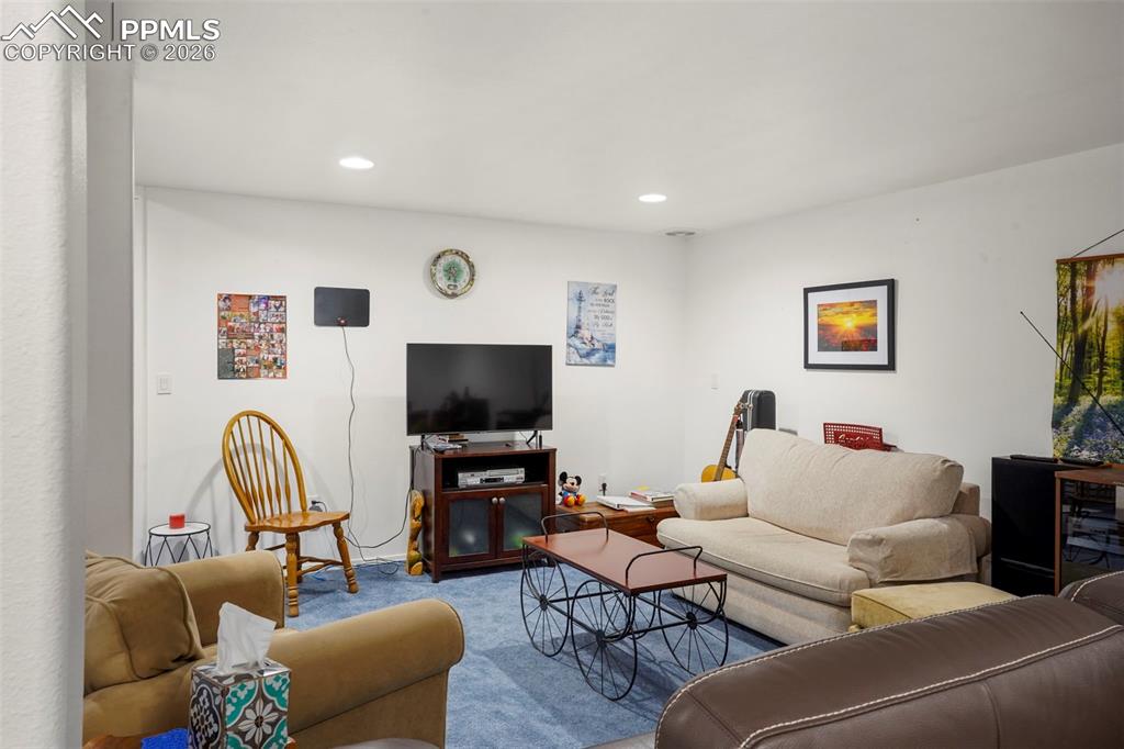 Image 20 of 35: Bedroom