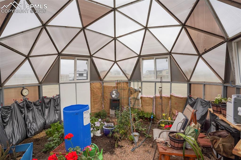 Image 29 of 35: Yard