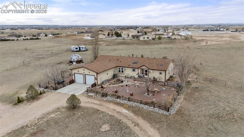 Image 34 of 35: Patio