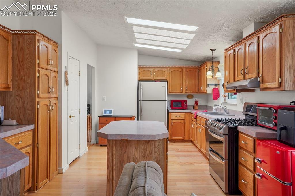 Image 7 of 35: Living Room