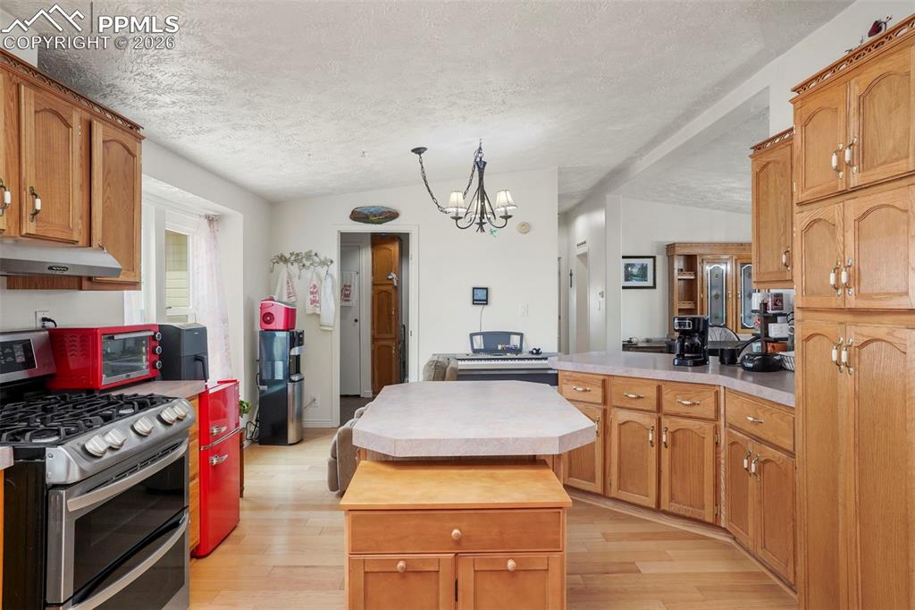 Image 9 of 35: Entry