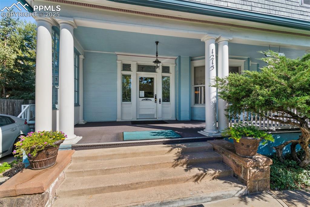 Image 15 of 47: Entry