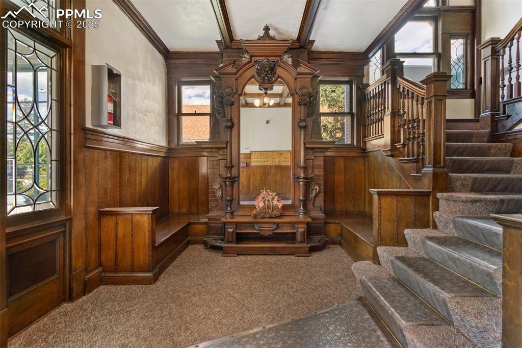 Image 17 of 47: Entry