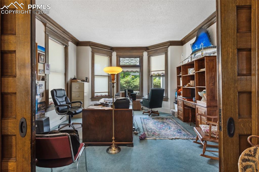 Image 23 of 47: Office