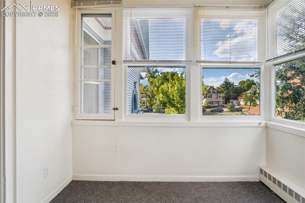 Image 34 of 47: Sun Room