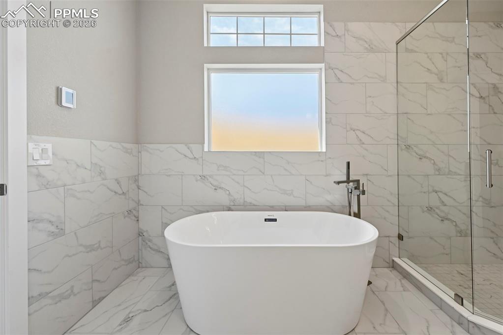 Image 20 of 42: Bathroom