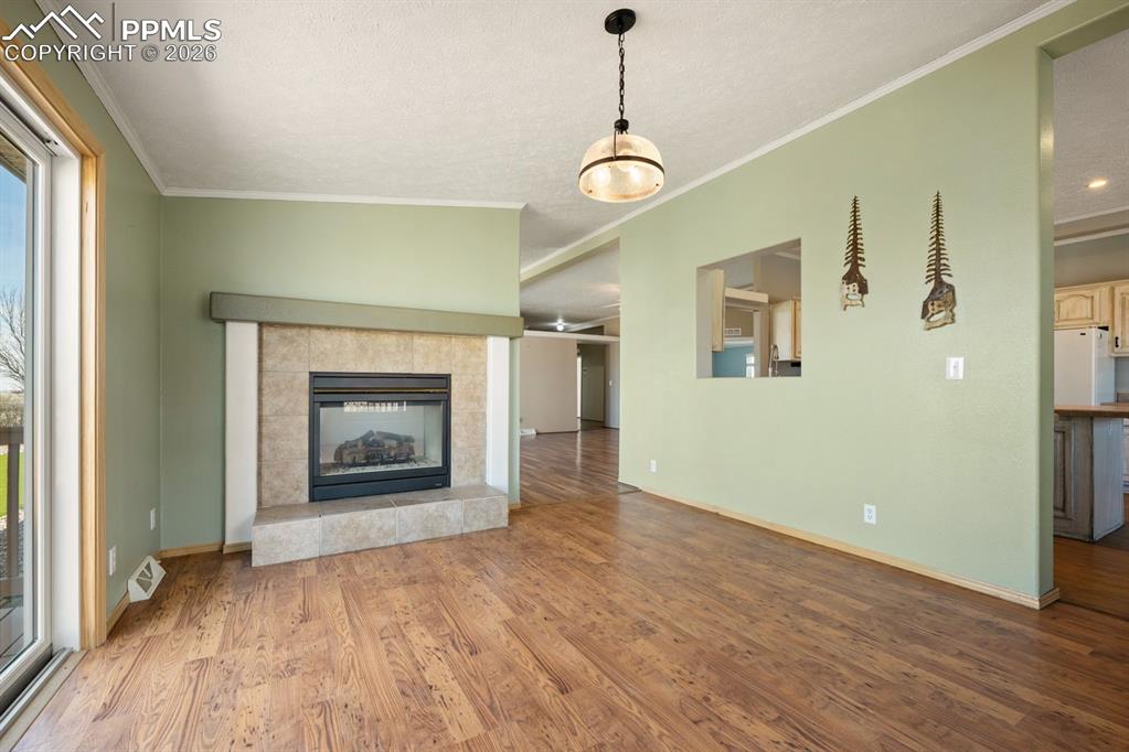 Image 12 of 47: Dining Room