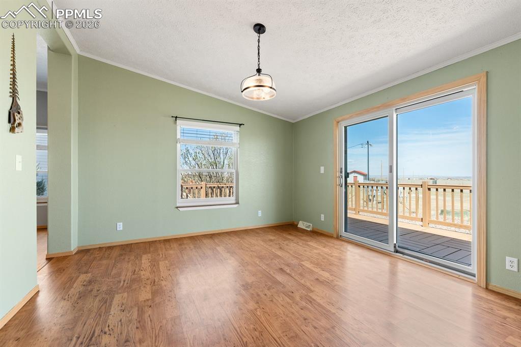 Image 13 of 47: Dining Room