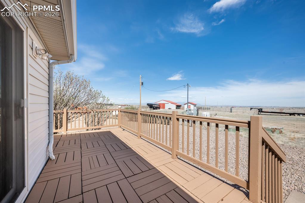 Image 21 of 47: Deck