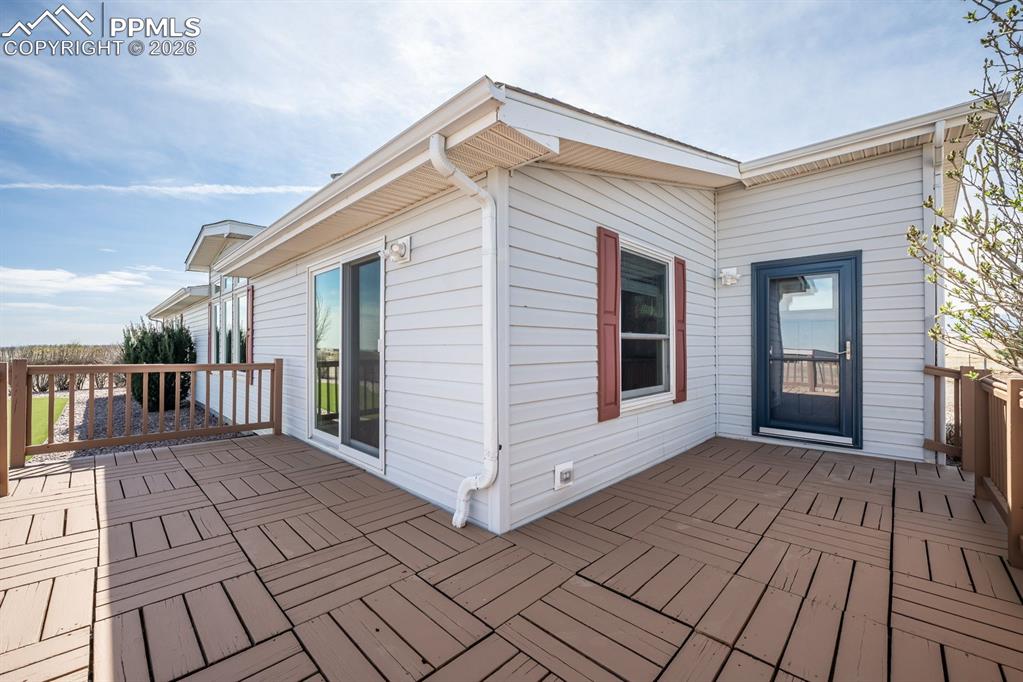 Image 22 of 47: Deck