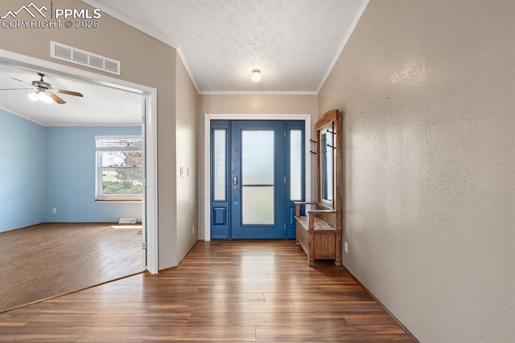 Image 4 of 47: Entry