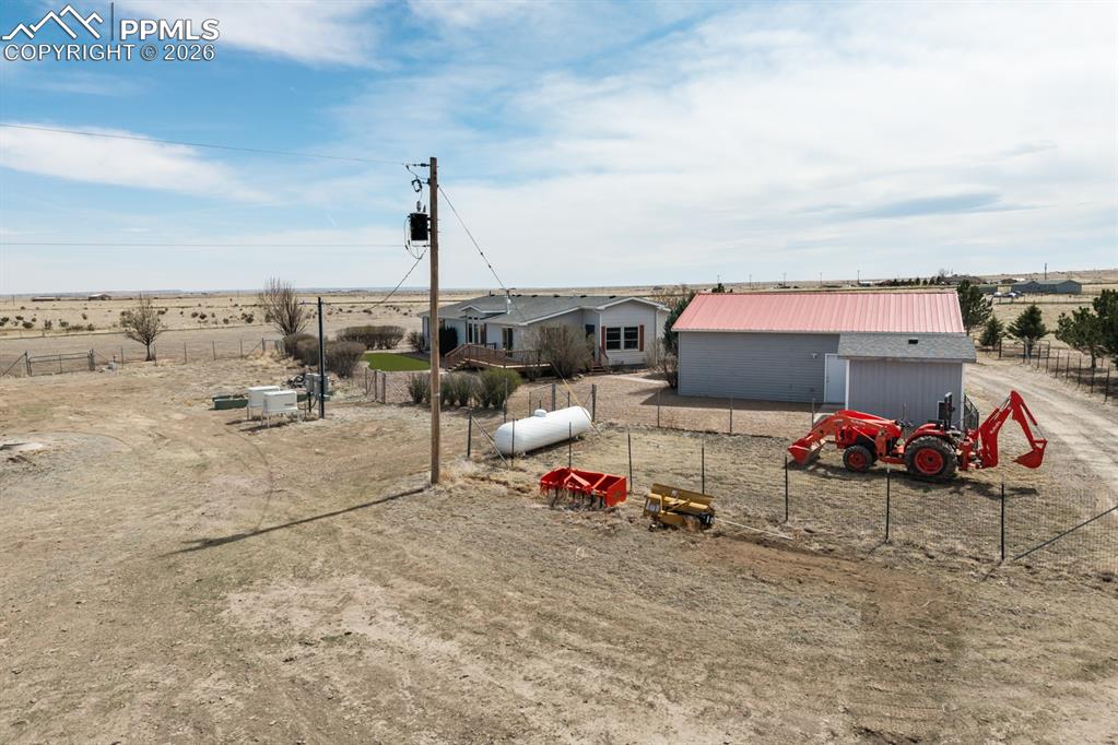 Image 42 of 47: Yard