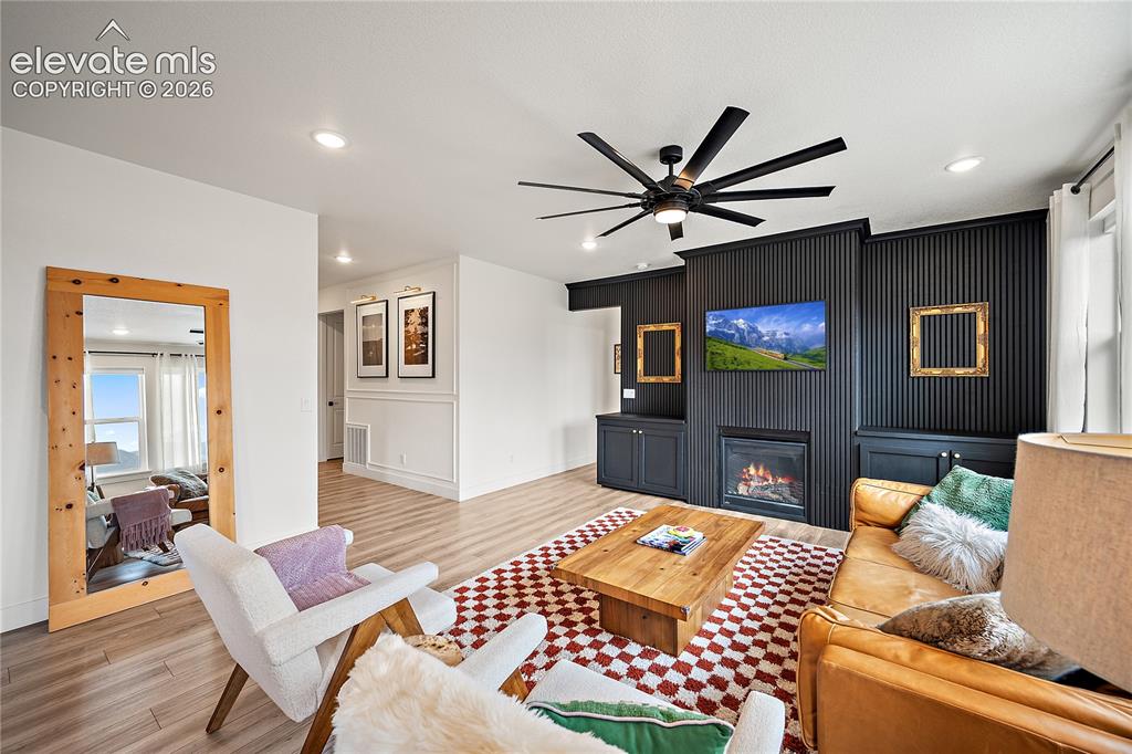 Image 10 of 50: Living Room
