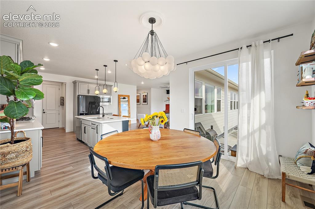 Image 16 of 50: Dining Area