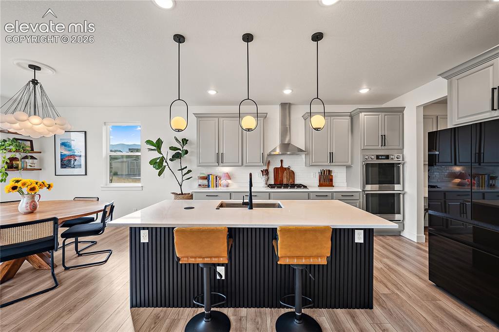 Image 19 of 50: Kitchen