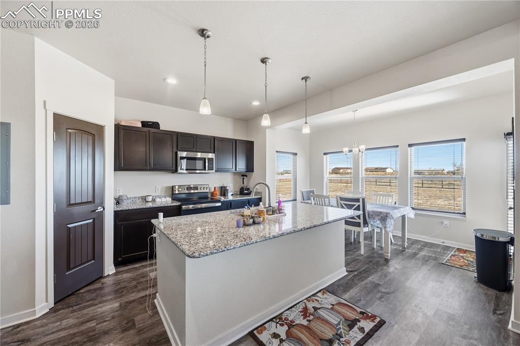 Image 11 of 27: Kitchen