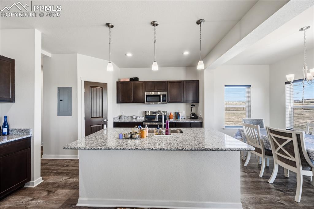 Image 12 of 27: Kitchen