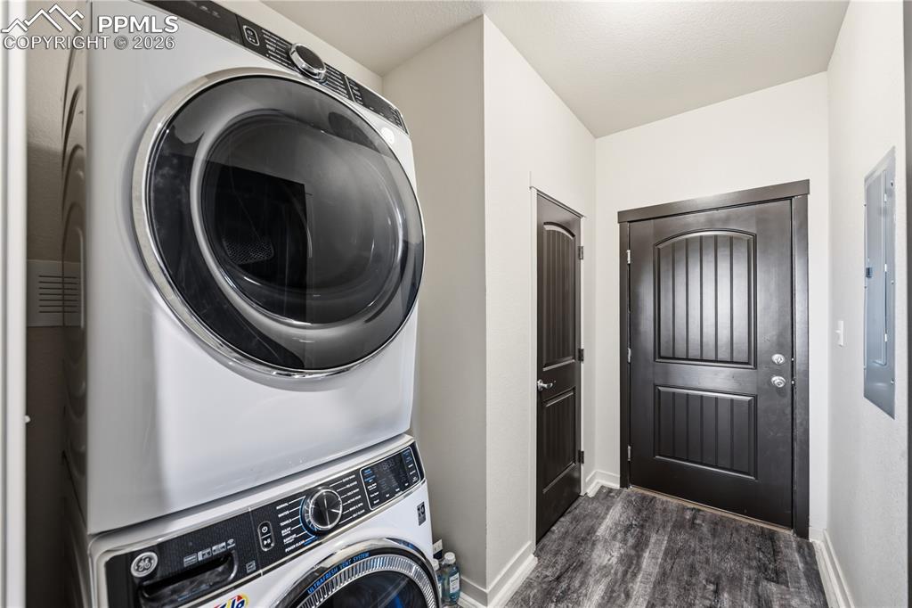 Image 19 of 27: Laundry