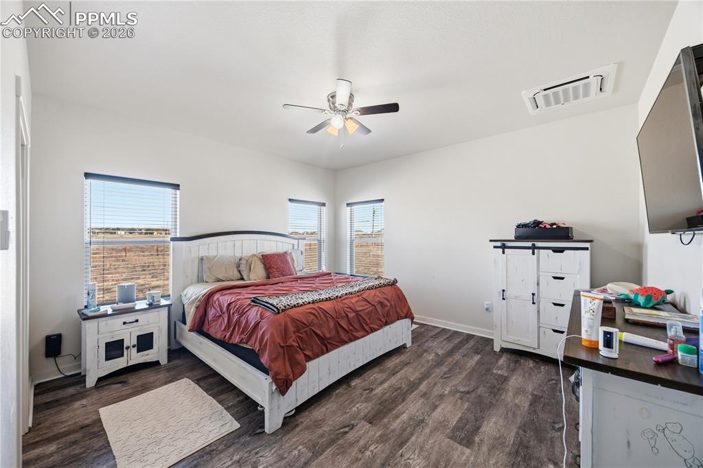 Image 20 of 27: Primary Bedroom