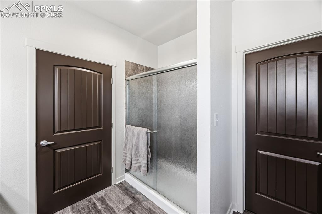 Image 24 of 27: Bathroom