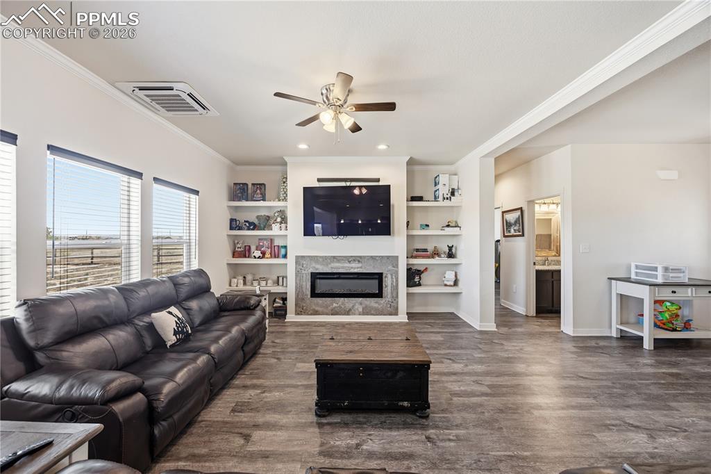 Image 9 of 27: Living Room