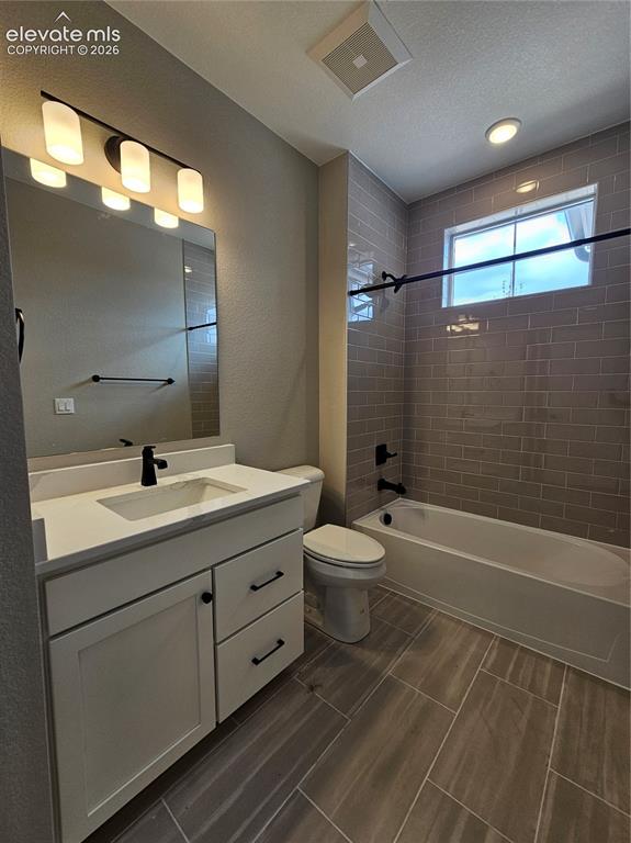 Image 14 of 20: Bathroom
