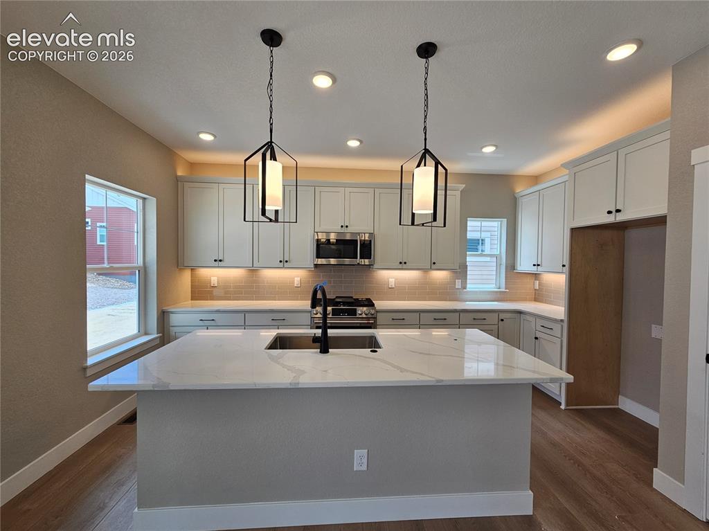 Image 3 of 20: Kitchen