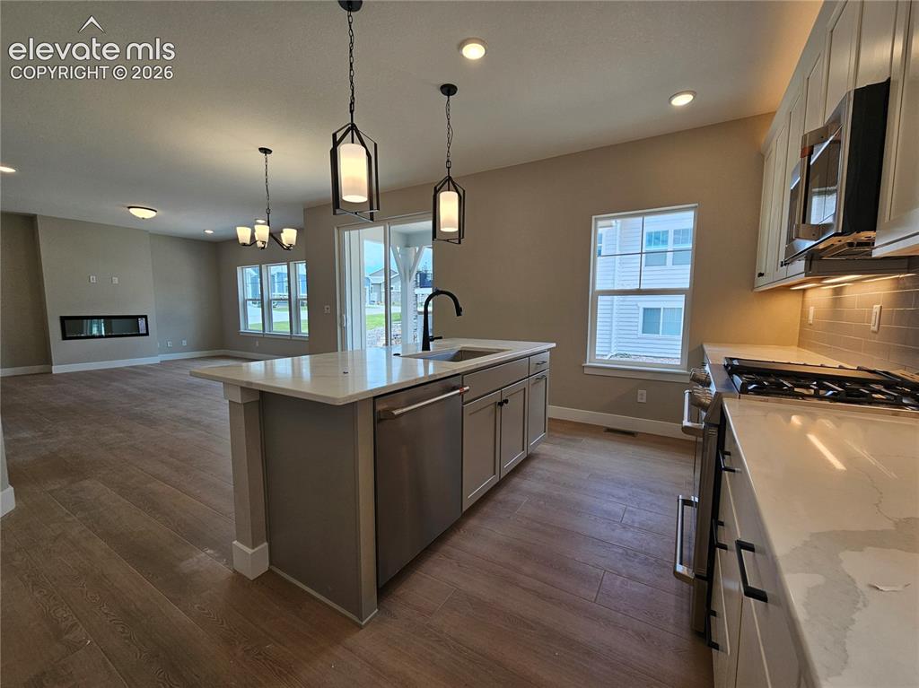 Image 4 of 20: Kitchen