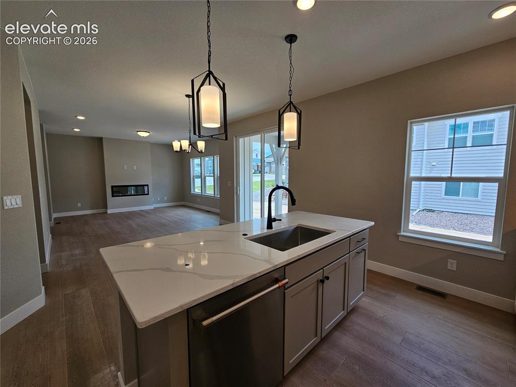 Image 5 of 20: Kitchen