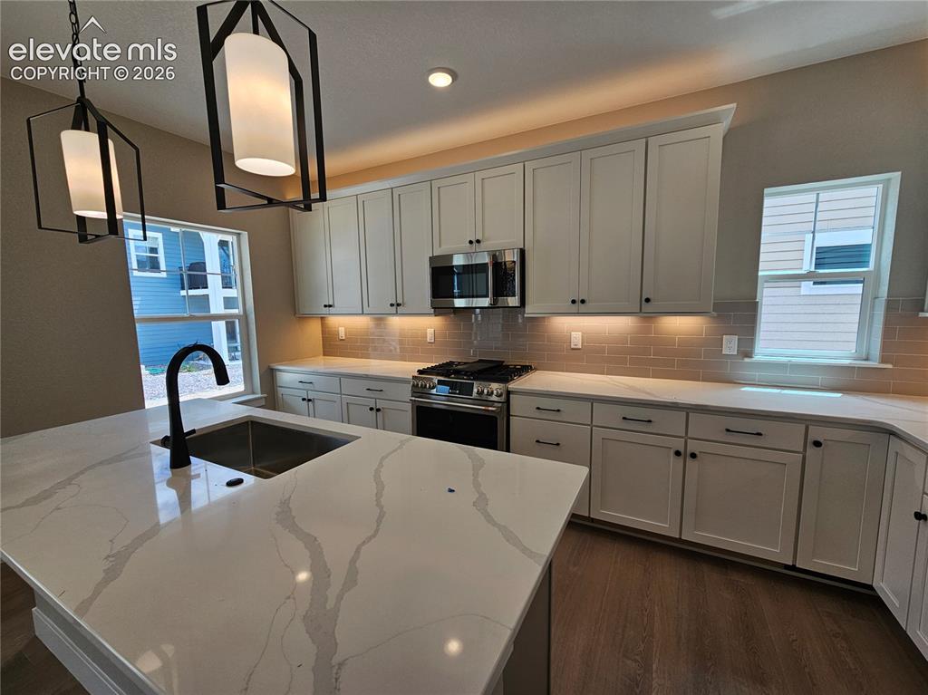 Image 6 of 20: Kitchen