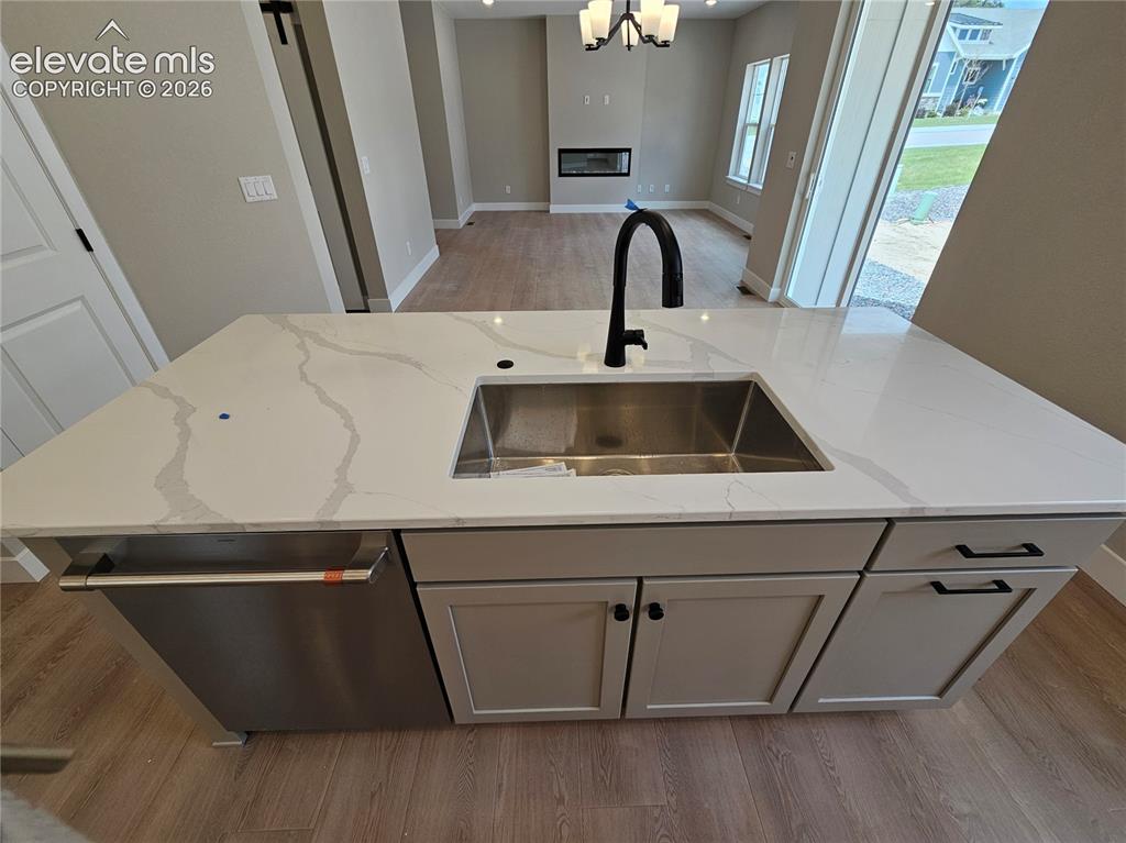 Image 8 of 20: Kitchen