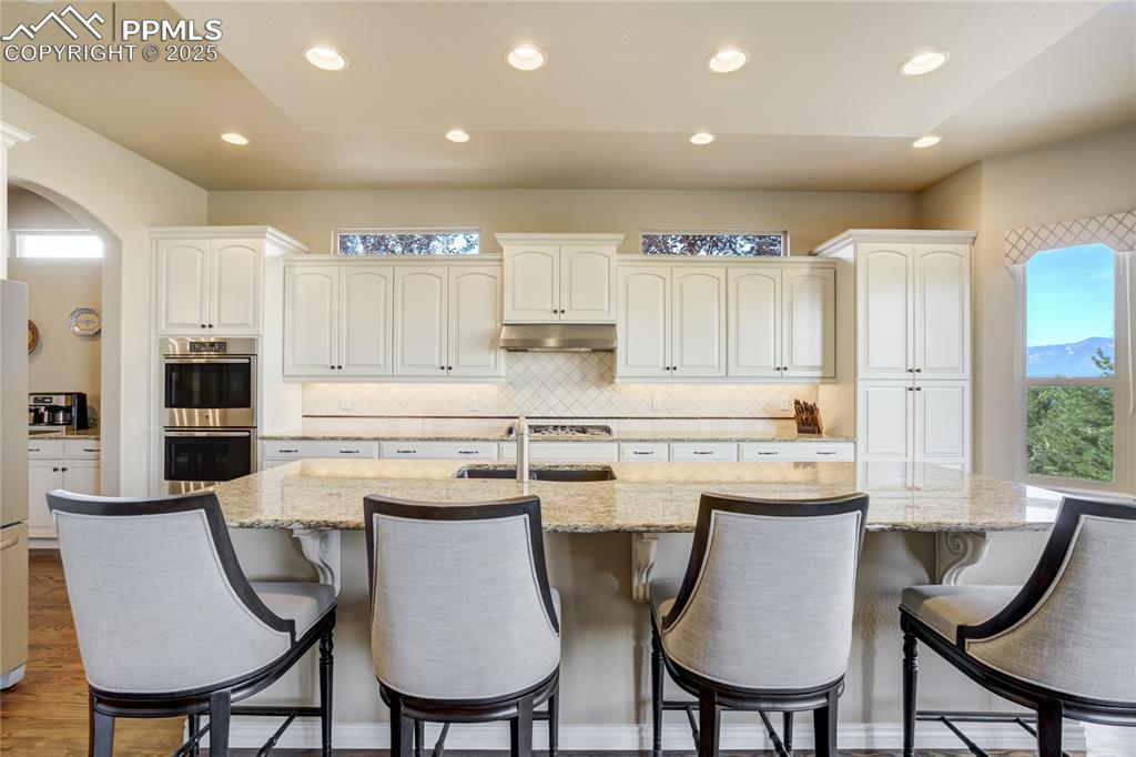 Image 11 of 50: Kitchen