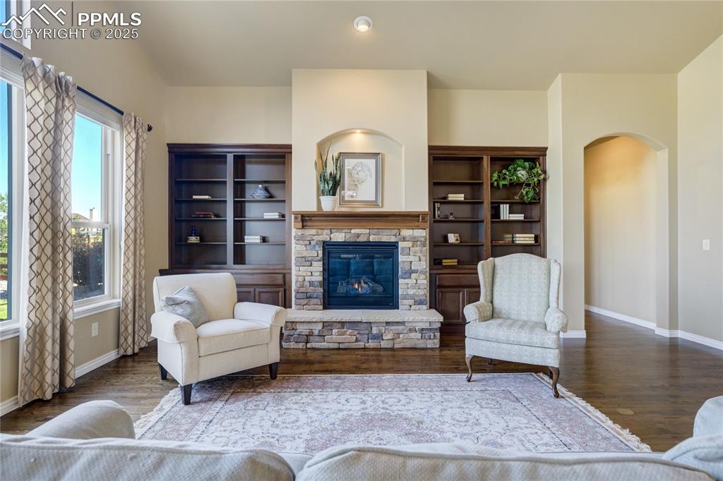 Image 7 of 50: Great Room
