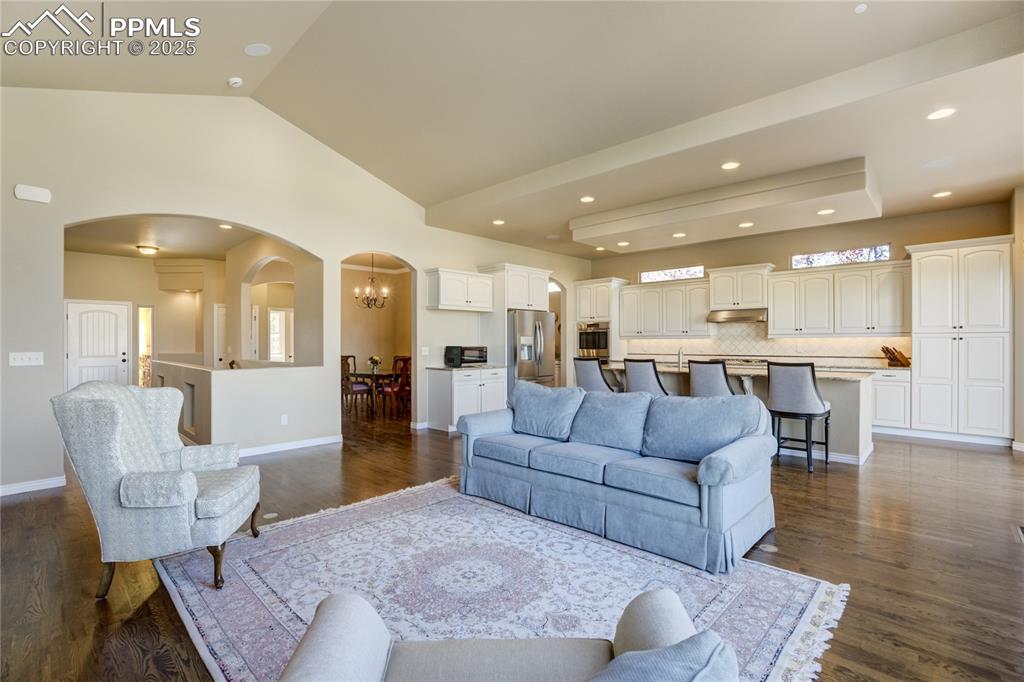 Image 8 of 50: Great Room