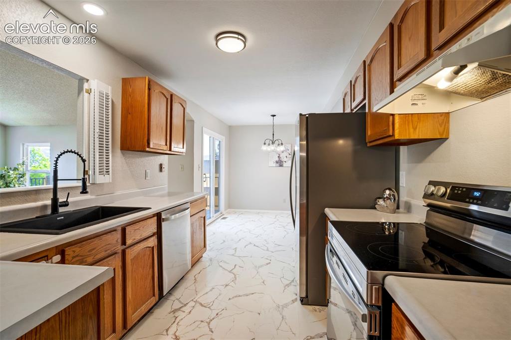 Image 13 of 47: Kitchen