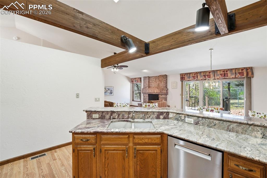 Image 11 of 46: Kitchen