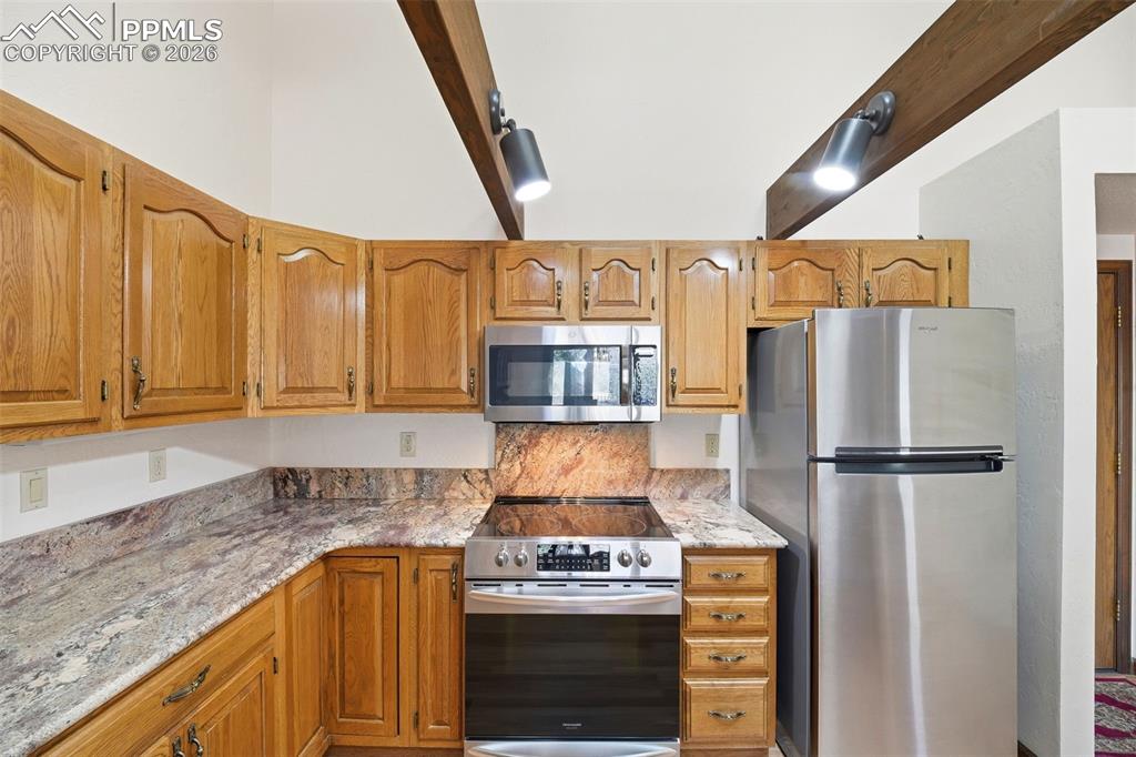 Image 12 of 46: Kitchen