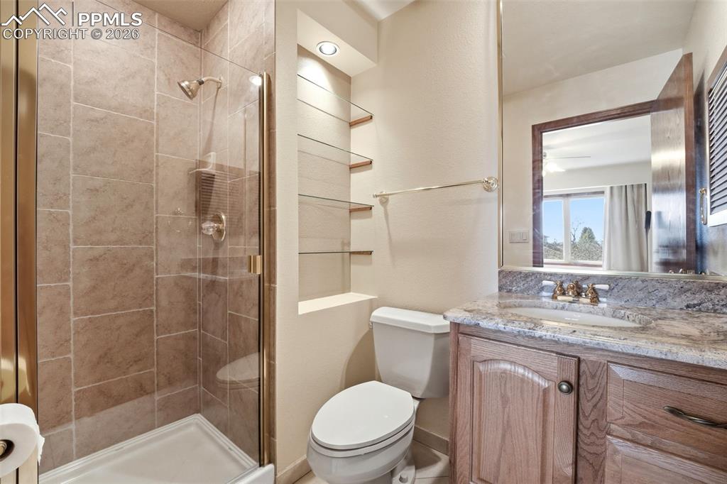 Image 22 of 46: Bathroom