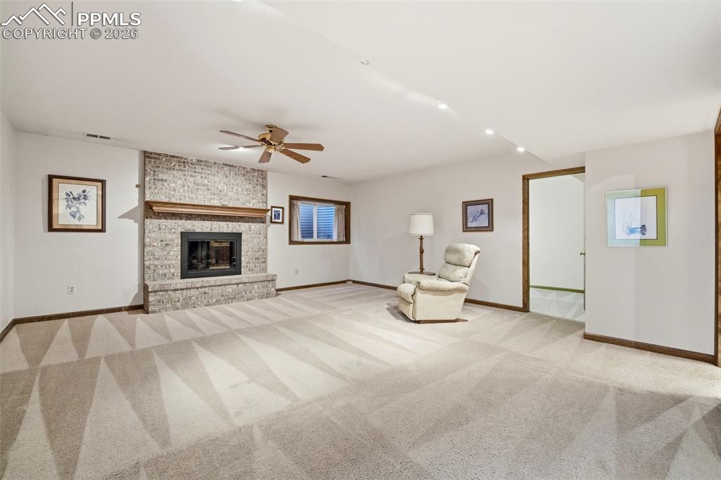 Image 23 of 46: Sitting Room