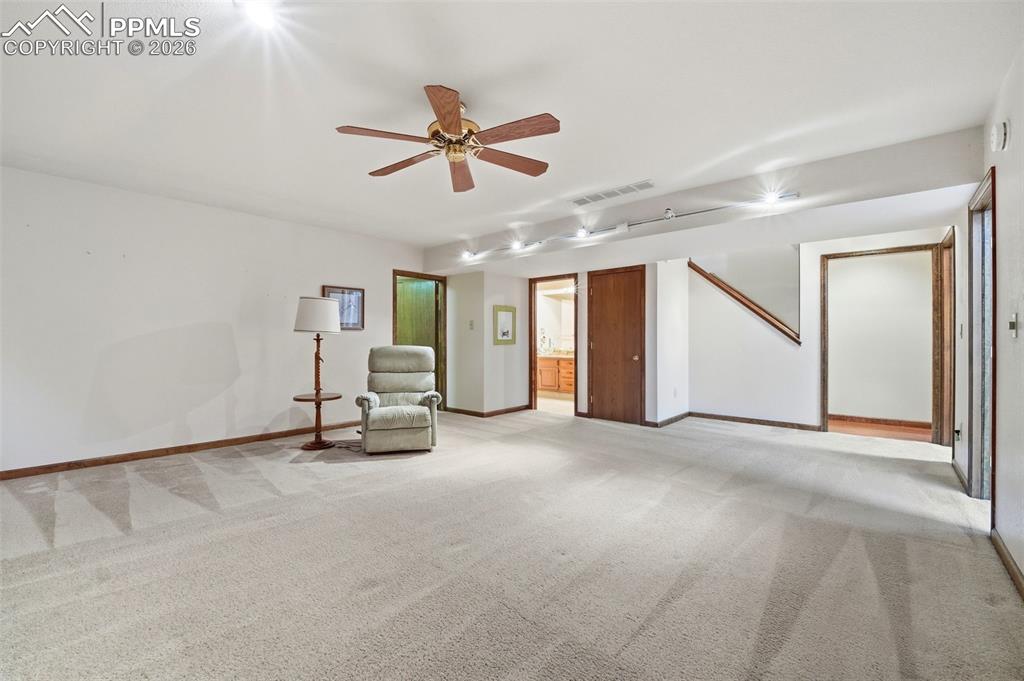 Image 25 of 46: Sitting Room