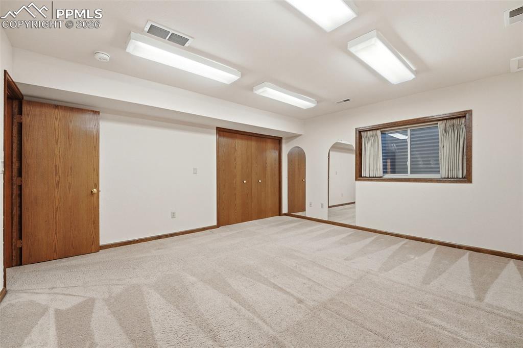 Image 27 of 46: Bedroom