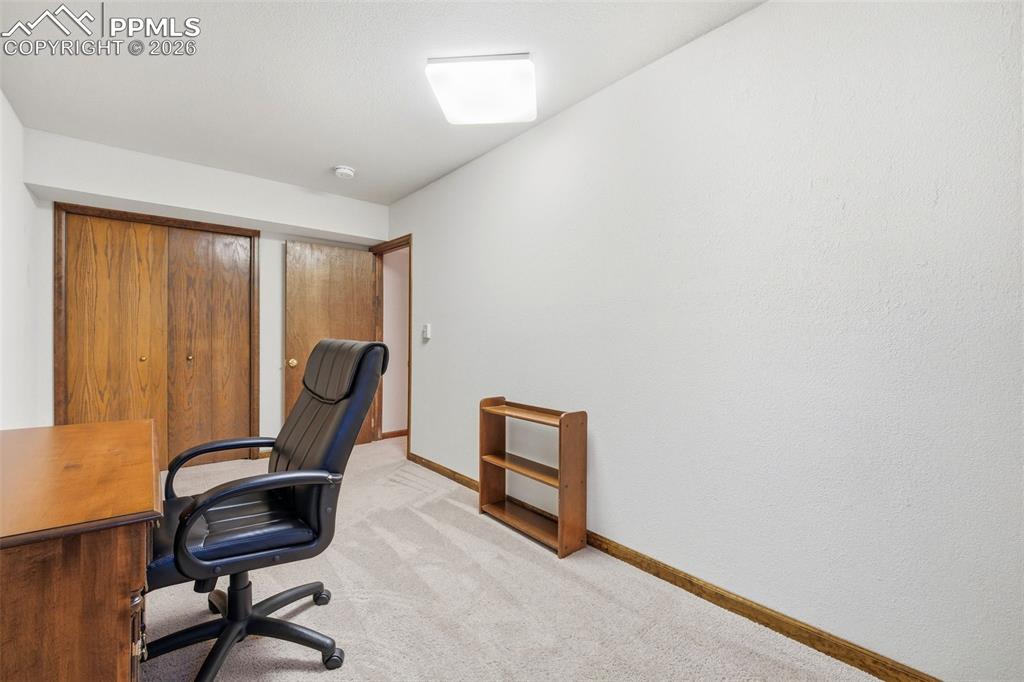 Image 33 of 46: Office