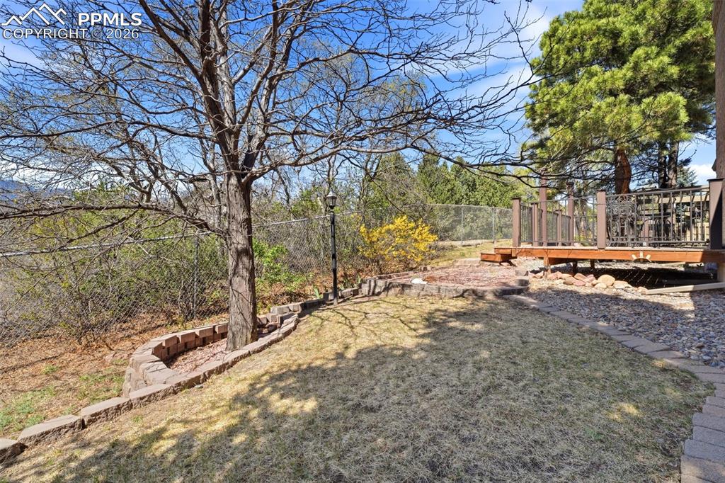 Image 41 of 46: Yard