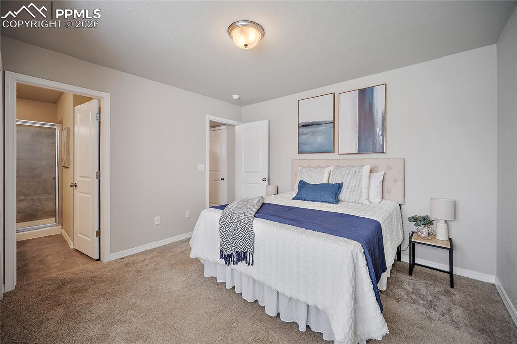 Image 14 of 23: Bedroom