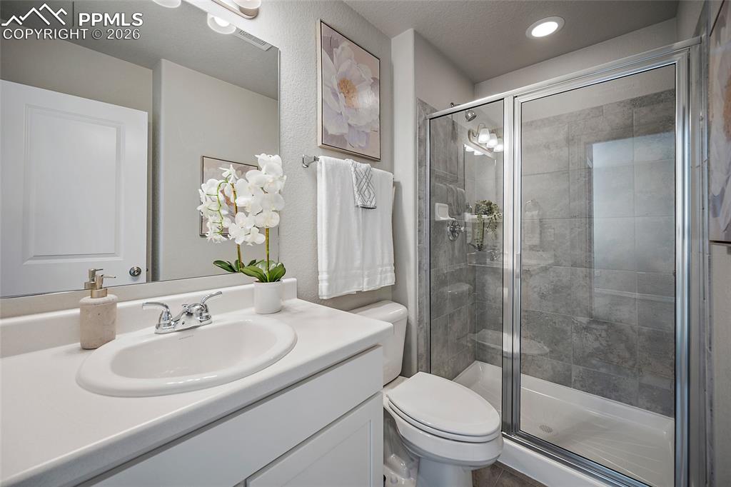 Image 15 of 23: Bathroom