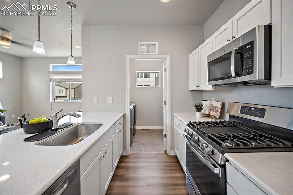 Image 5 of 23: Kitchen