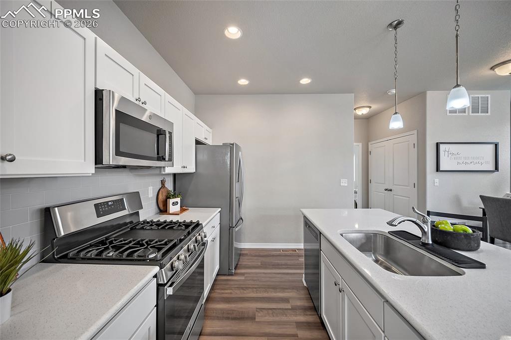 Image 7 of 23: Kitchen