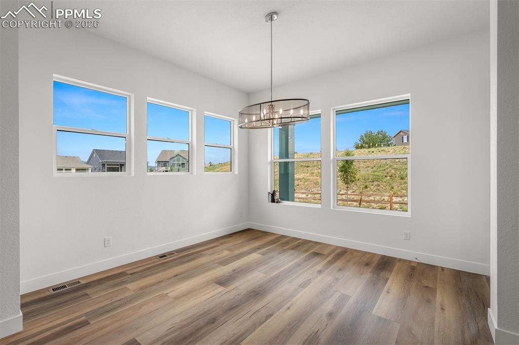 Image 17 of 41: Dining Area