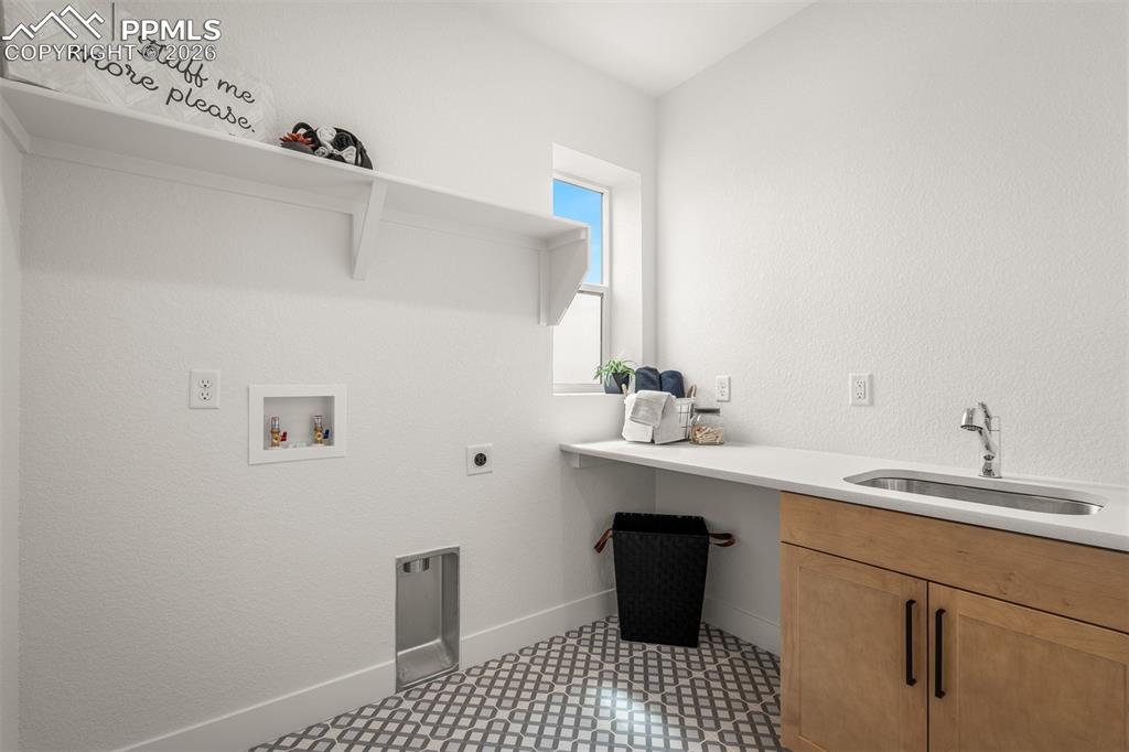 Image 33 of 41: Laundry