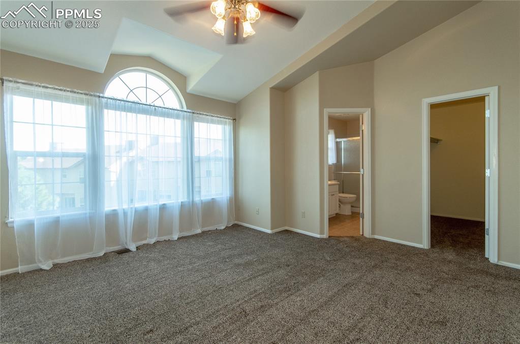 Image 19 of 45: Bedroom